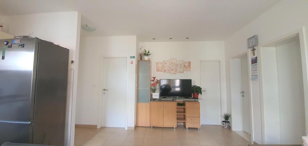 Adriatic Beach Suites أوميس المظهر الخارجي الصورة