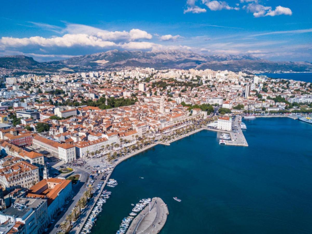 Adriatic Beach Suites أوميس المظهر الخارجي الصورة