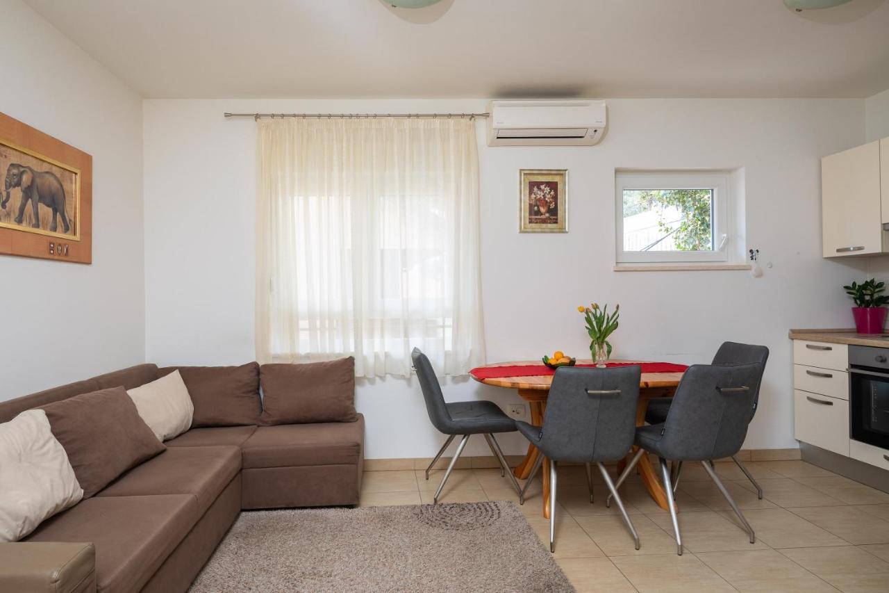Adriatic Beach Suites أوميس المظهر الخارجي الصورة